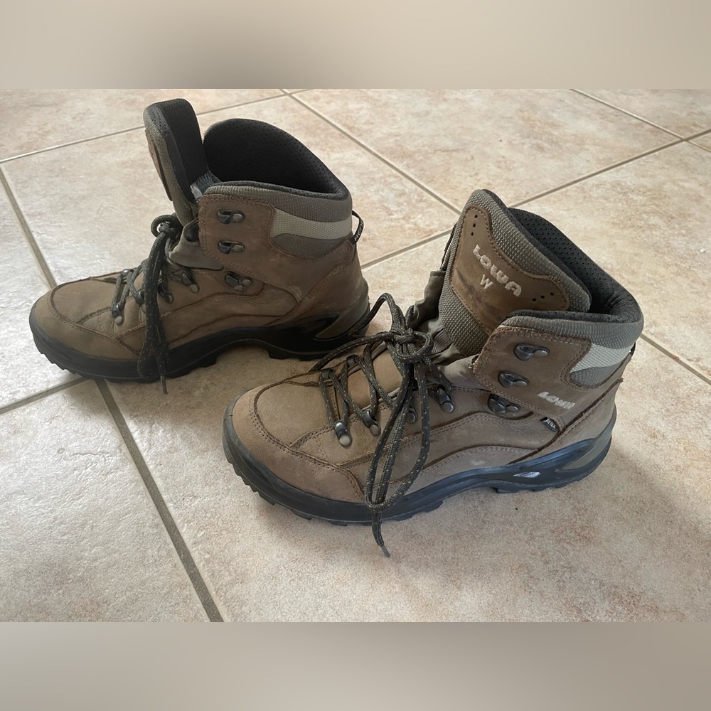 Lowa Renegade hiking boots. Women’s 9 wide